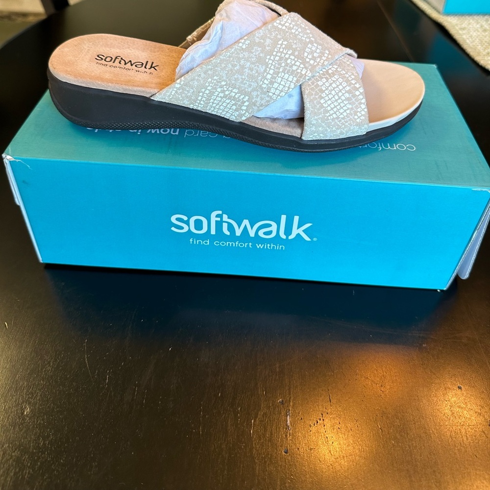 Sandals - Soft-walk - size 6-1/2 N